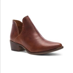 Steve Madden • Cognac Austin Booties
